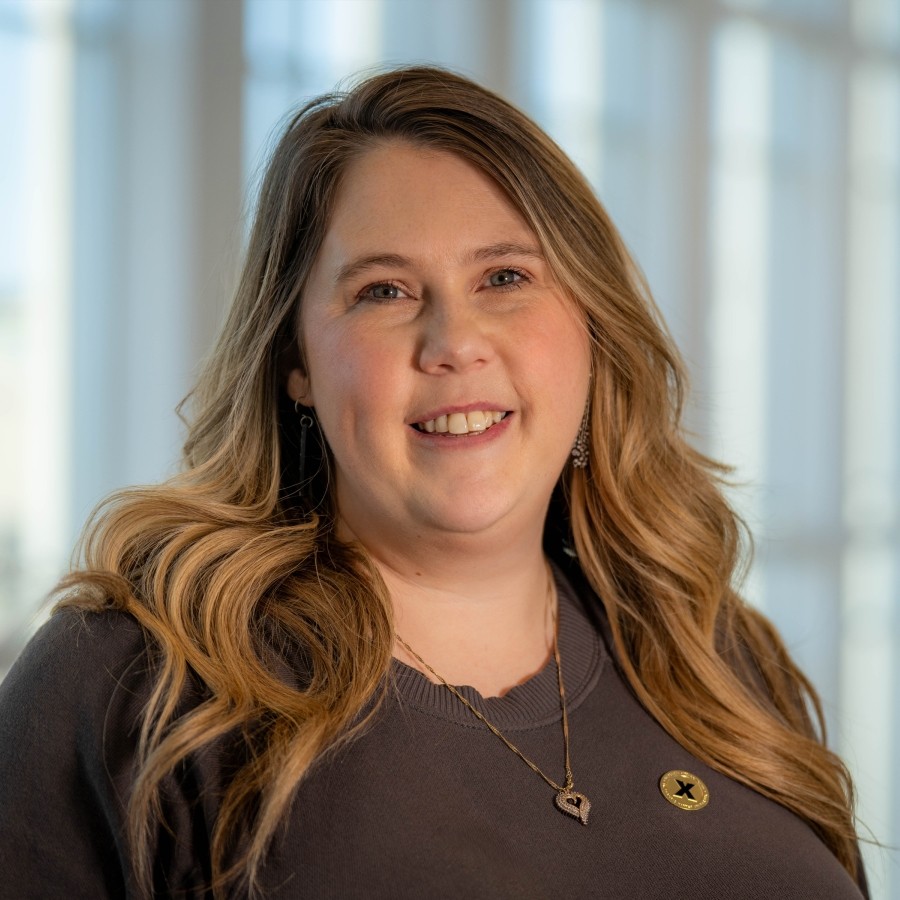Headshot of Janine Linthorne