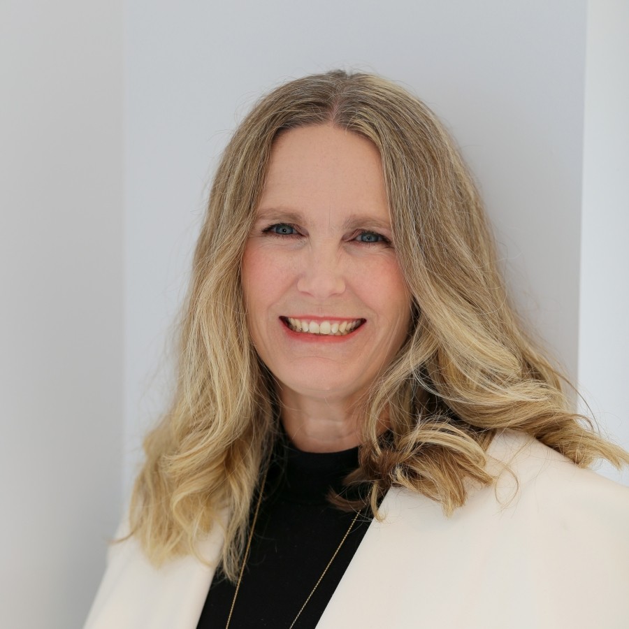 Headshot of Erin Austen