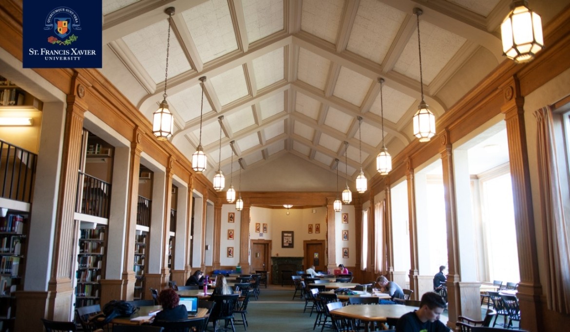 A library with tables and people sitting at tables