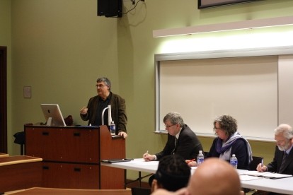 Prof. Dr. Santo Dodaro Presenting in front of an Audience